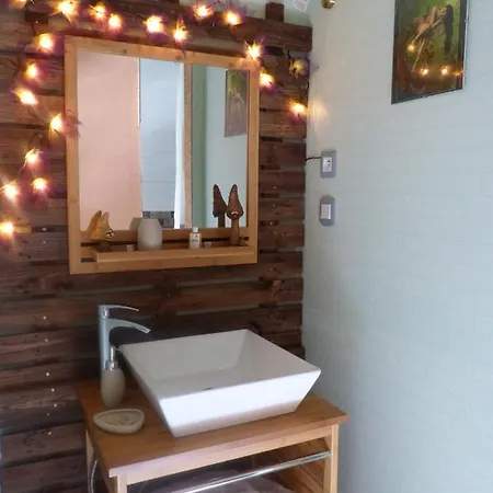 Au Val Des Meuris Bed & Breakfast
